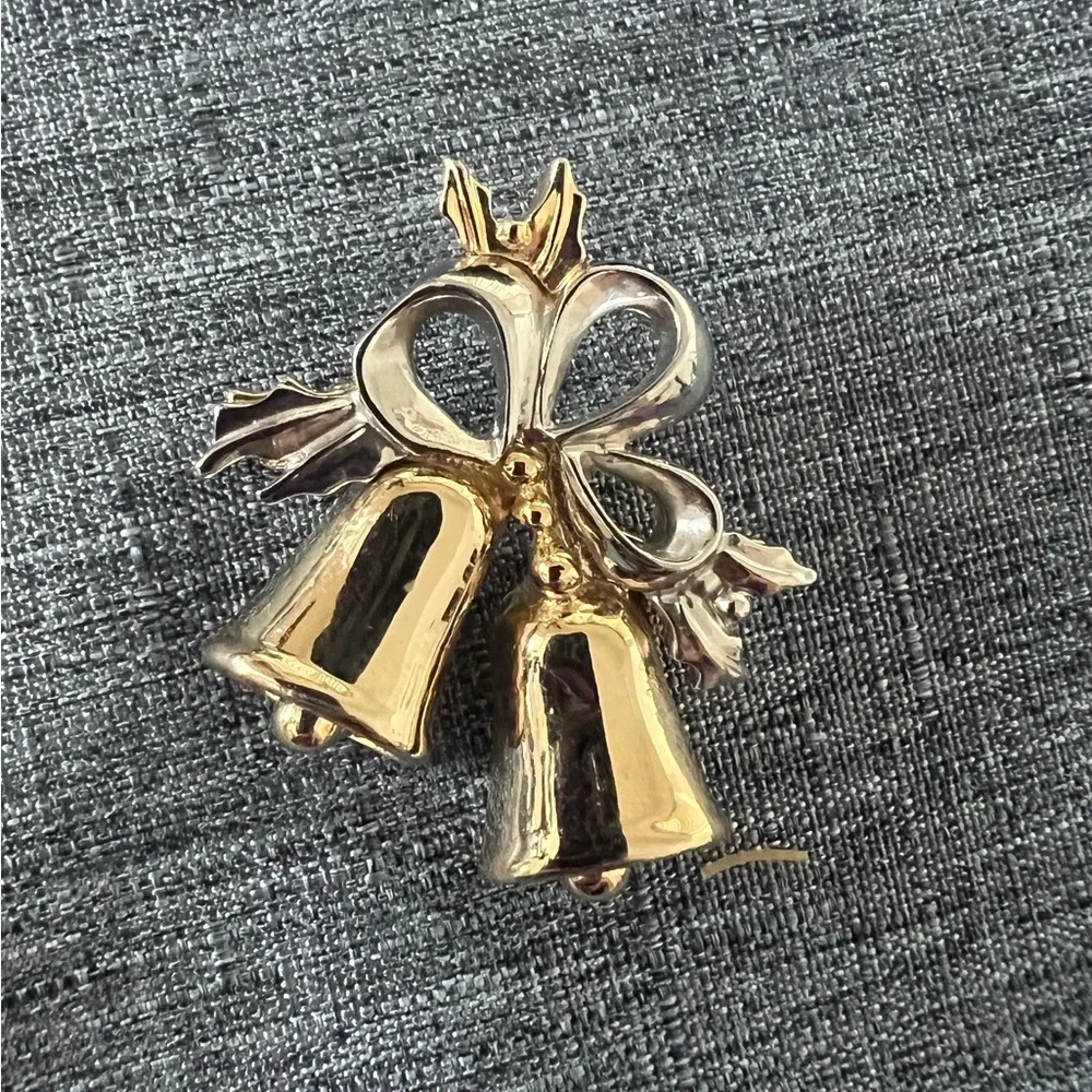 BROOCH Holiday Gold and Silver Bells with Bows